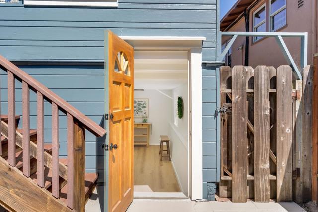 5731 Hermann St, Oakland CA: https://media.crmls.org/mediaz/e471db7c-f857-41a3-9ce3-35c4d0c1c72c.jpg