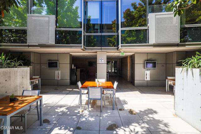 1155 S Grand Avenue, Los Angeles CA: https://media.crmls.org/mediaz/e471e748-450b-4fbf-b7bb-eeaf39566a33.jpg