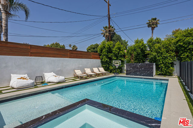 6610 Farralone Avenue, Woodland Hills CA: https://media.crmls.org/mediaz/e47244a1-41ac-451e-93dd-7a5c23d42a5d.jpg