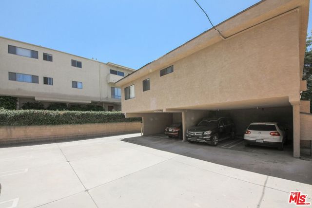 5418 Hermitage Avenue, Valley Village CA: https://media.crmls.org/mediaz/e472794e-dd0b-4408-bf34-3e3d88a03851.jpg