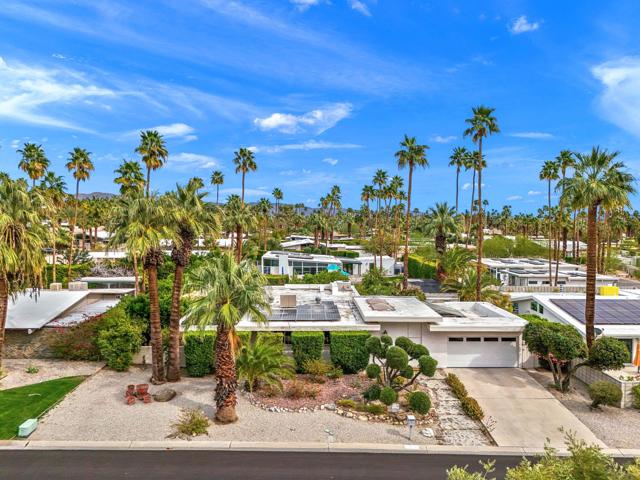 968 N Fairview Circle, Palm Springs CA: https://media.crmls.org/mediaz/e472827c-ef6c-447b-a471-5a2a91a97f5e.jpg