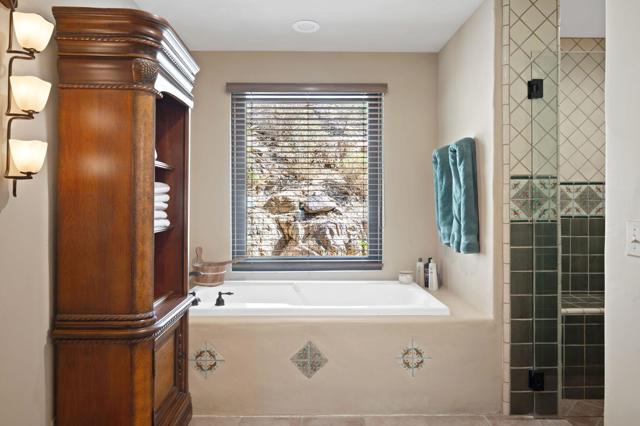 72275 Upper W Way, Palm Desert CA: https://media.crmls.org/mediaz/e472f299-51c6-4438-b5a3-1c1afcf14209.jpg