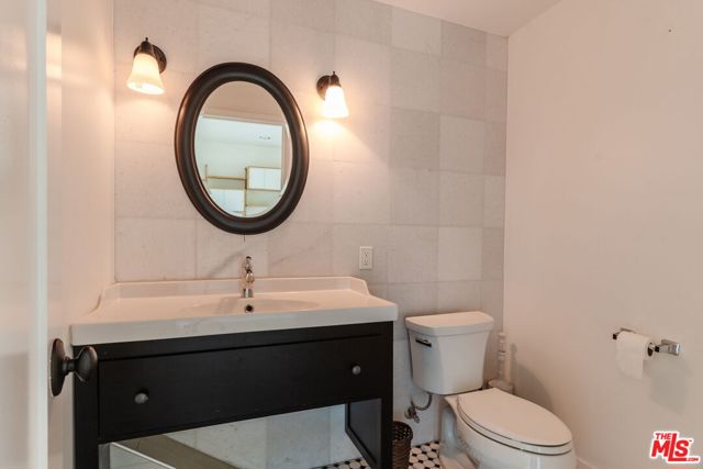 2344 Sunset Heights Drive, Los Angeles CA: https://media.crmls.org/mediaz/e473f06c-3778-4c05-99e0-b63c342f986a.jpg