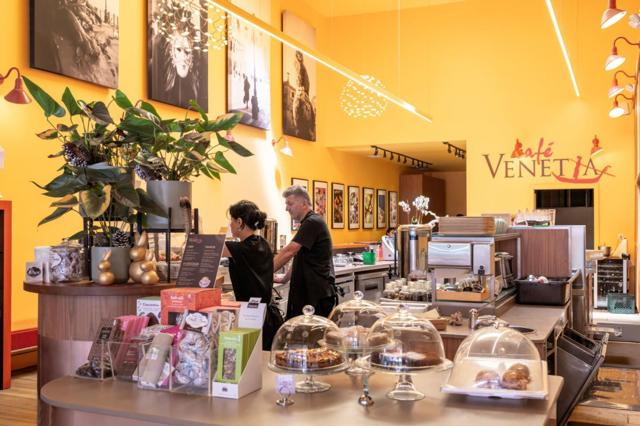 315 Homer Avenue, Palo Alto CA: https://media.crmls.org/mediaz/e47404c6-c806-44c6-a529-fcb3b9f141a7.jpg