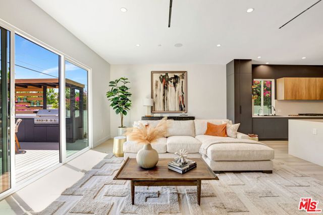 5730 Lasaine Avenue, Encino CA: https://media.crmls.org/mediaz/e475849c-54db-444e-8636-6f82835764aa.jpg