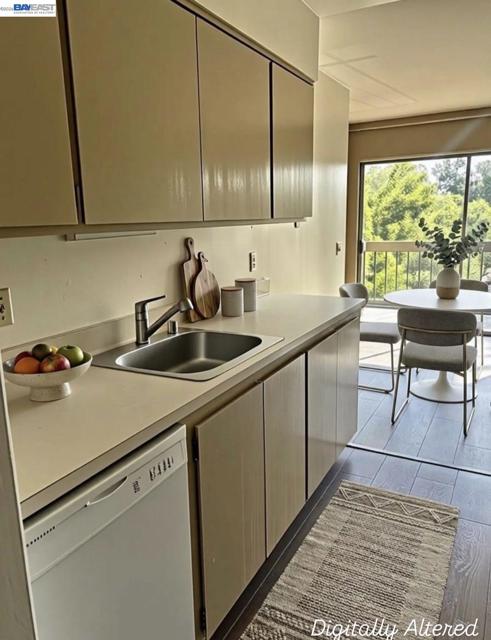 5335 Broadway Terrace, Oakland CA: https://media.crmls.org/mediaz/e475ec58-45f2-4029-b333-f75973645eec.jpg