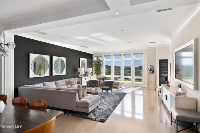 2366 Heatherbank Court, Lake Sherwood CA: https://media.crmls.org/mediaz/e4767bf9-39e6-4ed1-8528-ed08d82a74af.jpg
