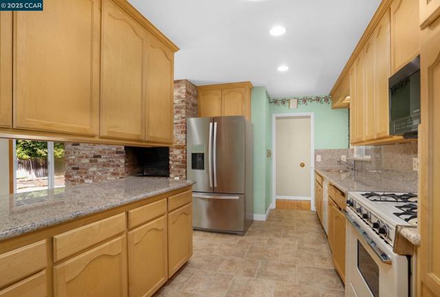 1801 Whitman Rd, Concord CA: https://media.crmls.org/mediaz/e476a0d6-a0f0-45cc-acc1-9b782f4abc7d.jpg