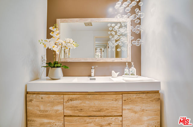 4101 Tarrybrae Terrace, Tarzana CA: https://media.crmls.org/mediaz/e476c35c-2ebb-4a6c-b2c2-ee79d94ffe00.jpg