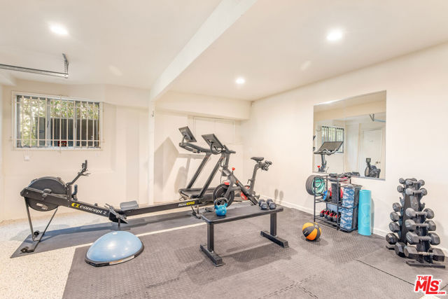 678 Loring Avenue, Los Angeles CA: https://media.crmls.org/mediaz/e477c641-e2b0-410c-91ba-696feea6291a.jpg