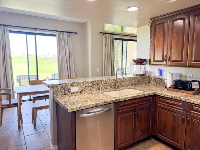 54974 Oaktree, La Quinta CA: https://media.crmls.org/mediaz/e4785061-874f-4241-b967-ffb658b4a852.jpg