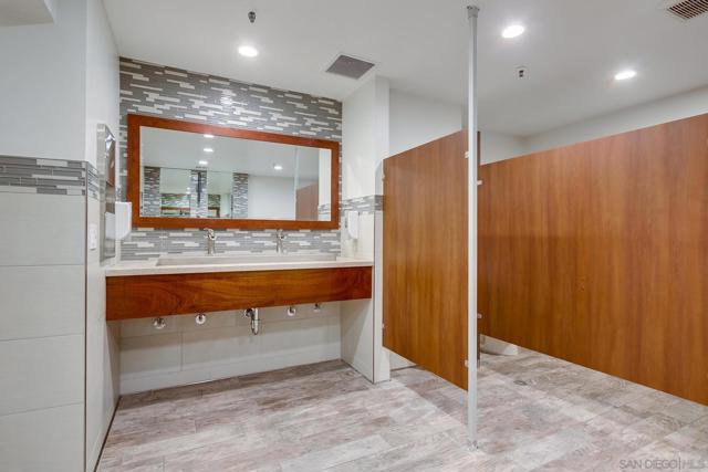 999 N Pacific St, Oceanside CA: https://media.crmls.org/mediaz/e478c106-285e-4d3b-883e-4a0a8cff2951.jpg