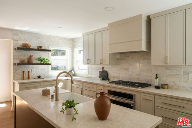 5103 Parkglen Avenue, Los Angeles CA: https://media.crmls.org/mediaz/e47921be-bd32-47a3-adc9-e5fb1290c546.jpg