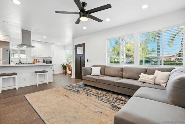 1622 Cherry Place, Escondido CA: https://media.crmls.org/mediaz/e4792641-de52-4b8d-8de6-48ba1cab3341.jpg