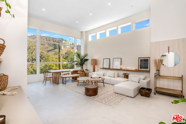2407 San Marco Drive, Los Angeles CA: https://media.crmls.org/mediaz/e4795598-3b2f-47ba-a128-a0142db17e0b.jpg