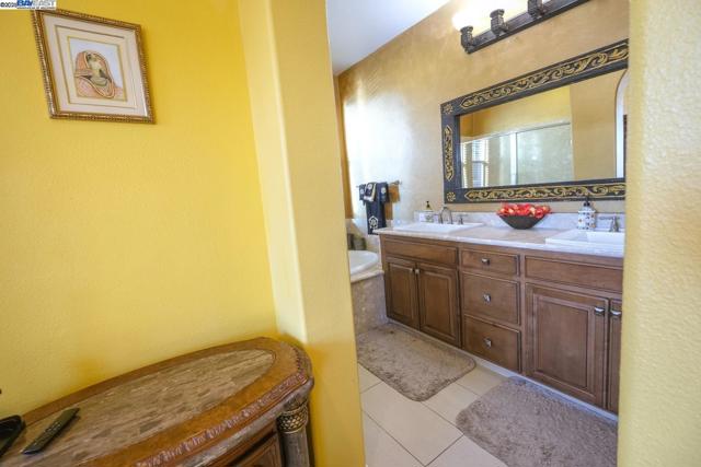 3252 Carpenter Way, San Ramon CA: https://media.crmls.org/mediaz/e4797968-481d-4f46-b176-98691e7b53c9.jpg