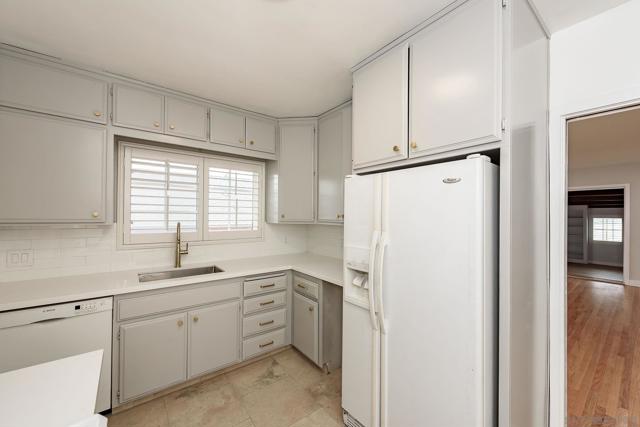 2486 CALLE SERENA, San Diego CA: https://media.crmls.org/mediaz/e479d802-13d9-4572-9cf5-d3f3cb8c5941.jpg