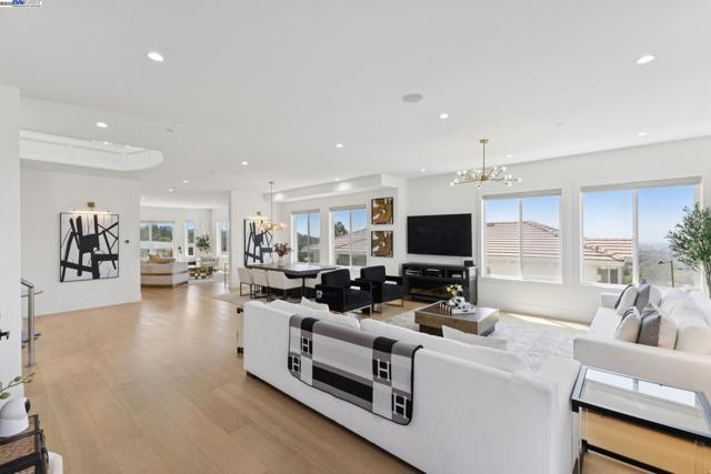 3606 Sarita St, Hayward CA: https://media.crmls.org/mediaz/e479e051-4a6b-40d1-825f-b232f5384d4d.jpg