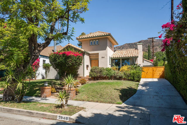 2049 Watson Street, Glendale CA: https://media.crmls.org/mediaz/e47a1e5d-6d2c-418b-996c-a11ddf647c39.jpg