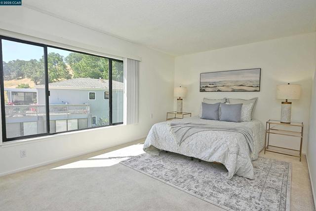 1316 Rockledge Ln, Walnut Creek CA: https://media.crmls.org/mediaz/e47a4e66-ed46-4440-ba4f-9e0ae2863f20.jpg