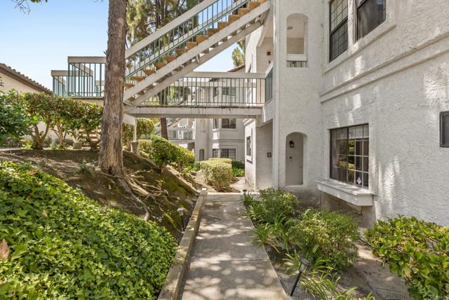 16232 Avenida Venusto, San Diego CA: https://media.crmls.org/mediaz/e47a5880-7d71-494c-a642-8ea441125d3b.jpg