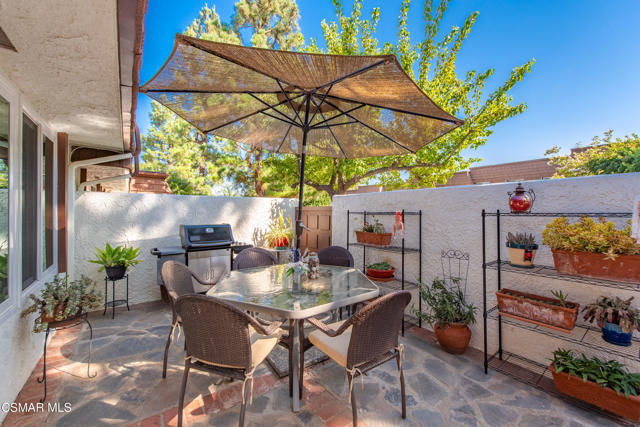 22421 Jeffrey Mark Court, Chatsworth CA: https://media.crmls.org/mediaz/e47a82c5-9f0d-4382-a2b7-a918ff8502ee.jpg