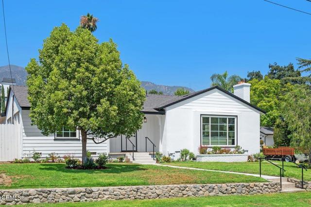 1105 Fairview Drive, La Canada Flintridge CA: https://media.crmls.org/mediaz/e47aa76a-d5b3-4a3e-b75f-3f31ad352449.jpg