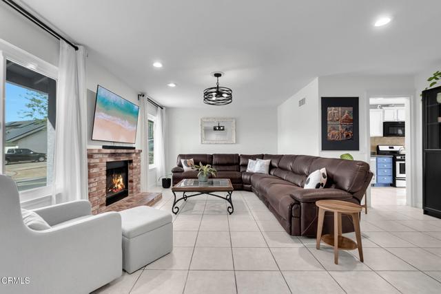 Detail Gallery Image 7 of 50 For 27800 Parkvale Dr, Santa Clarita,  CA 91350 - 4 Beds | 3 Baths