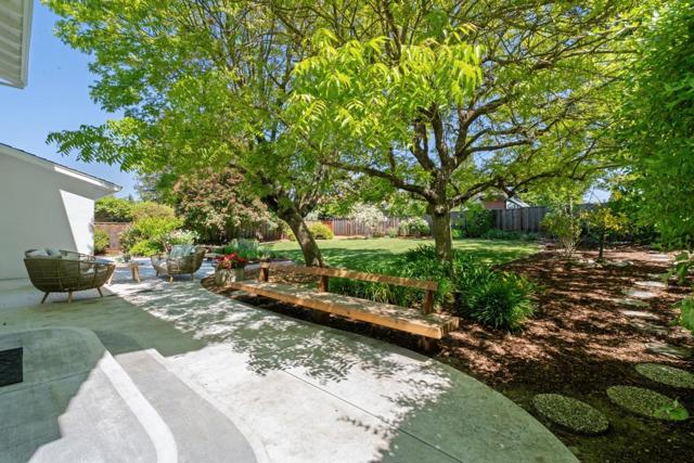 949 Wing Place, Stanford CA: https://media.crmls.org/mediaz/e47ade16-6742-4fc3-aca9-b186377d66a4.jpg