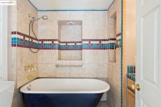 2871 Stephen Dr, Richmond CA: https://media.crmls.org/mediaz/e47b15ef-74f6-4667-ad40-ee59e9c1a190.jpg