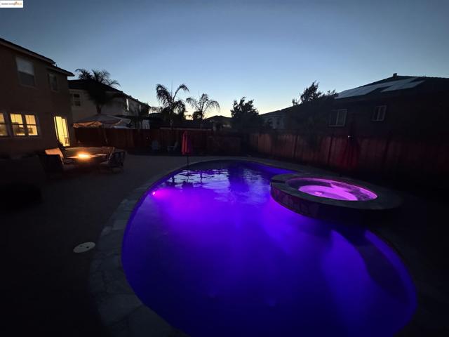 140 Ridge Crest Ct, Oakley CA: https://media.crmls.org/mediaz/e47b6007-3f65-4e25-9141-1fc9b61353df.jpg