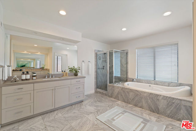 22960 Cass Avenue, Woodland Hills CA: https://media.crmls.org/mediaz/e47b9228-3b5a-45c1-a06a-433d262b6b5e.jpg