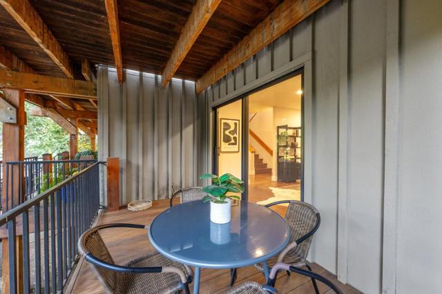 21 Valley Oak Street, Portola Valley CA: https://media.crmls.org/mediaz/e47b99c6-1dad-4e85-b8b7-998b8931fbb5.jpg