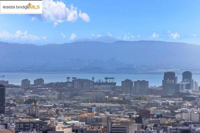 351 Buena Vista Ave E, San Francisco CA: https://media.crmls.org/mediaz/e47bca68-b72d-4c64-b7fd-ac052fd321db.jpg