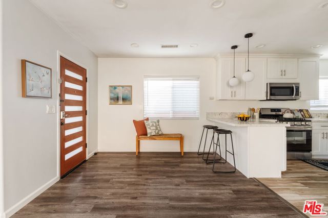 4427 Alumni Avenue, Los Angeles CA: https://media.crmls.org/mediaz/e47bdd22-a2aa-45ca-8d6a-3e88b6420c6b.jpg