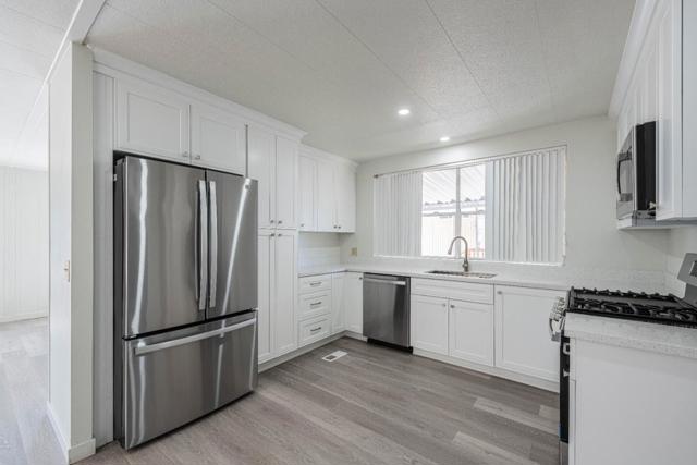 13990 Monte De Oro, Castroville CA: https://media.crmls.org/mediaz/e47d24bd-7f9d-440c-a14d-94c3e5afc3ec.jpg