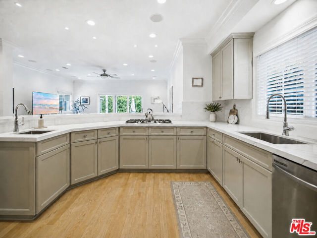 4309 Kraft Avenue photo 8