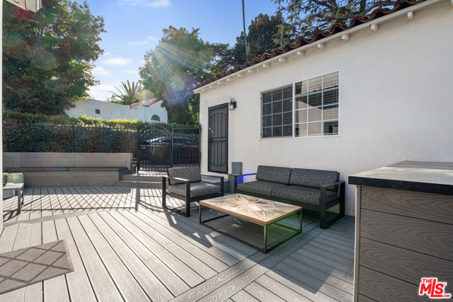 6801 Iris Circle, Los Angeles CA: https://media.crmls.org/mediaz/e47d7d29-499f-497b-b1f2-db5b0d1ffc62.jpg