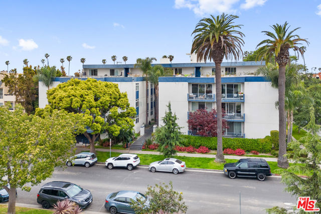 900 Euclid Street, Santa Monica CA: https://media.crmls.org/mediaz/e47da743-cb30-48f0-9add-e1479ad228cd.jpg