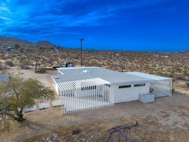 8256 Quail Springs Road, Joshua Tree CA: https://media.crmls.org/mediaz/e47db8a0-b586-449f-aa7e-ba241673fe7e.jpg