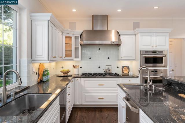 51 Brightwood Cir, Danville CA: https://media.crmls.org/mediaz/e47e2fc5-e38e-4b4e-9d4f-253ae25fd021.jpg