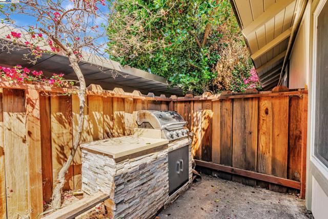 825 Oak Grove Rd, Concord CA: https://media.crmls.org/mediaz/e47e7963-959c-41ea-befc-54ea721e989b.jpg