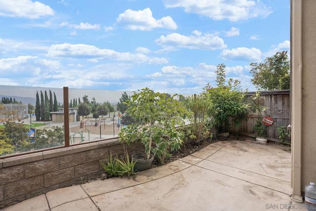 1670 Grasshopper Ln, Chula Vista CA: https://media.crmls.org/mediaz/e47f0409-163b-41fc-bf63-121c61012e47.jpg