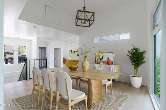 Detail Gallery Image 7 of 21 For 2409 Yorkshire Dr, Los Angeles,  CA 90065 - 3 Beds | 2/1 Baths