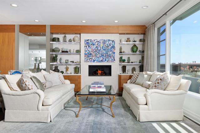 7127 Fay Avenue, La Jolla CA: https://media.crmls.org/mediaz/e4803e91-8a34-45de-a307-e5a850db1ba4.jpg