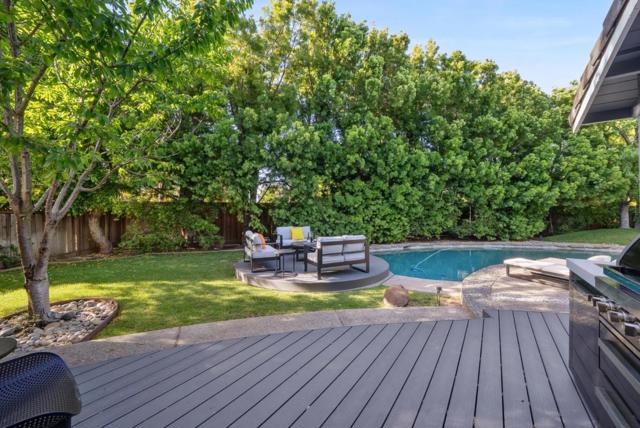 116 Loma Vista Court, Los Gatos CA: https://media.crmls.org/mediaz/e480f5ef-69e6-4187-be23-b1ae623d0713.jpg