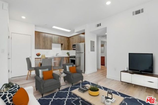 3057 W Pico Boulevard, Los Angeles CA: https://media.crmls.org/mediaz/e4812ae8-0f4f-4fb0-b674-253365fec091.jpg