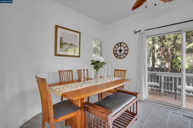 123 Williamson Ct, Martinez CA: https://media.crmls.org/mediaz/e4827a9d-8c4c-4403-9046-6947ff0abe37.jpg