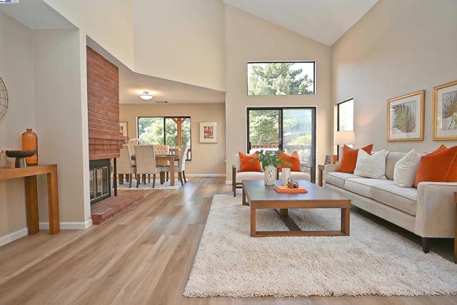 28111 Ziele Creek Dr, Hayward CA: https://media.crmls.org/mediaz/e4827b49-eef4-4ffa-a025-d2789cfd0eba.jpg