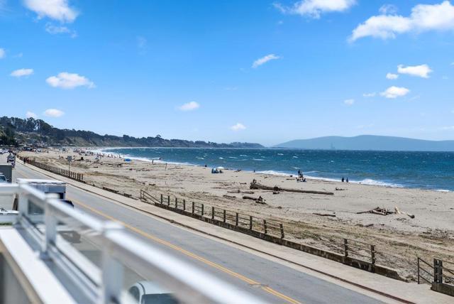 325 Beach Drive, Aptos CA: https://media.crmls.org/mediaz/e482b3f9-78f6-463a-b05c-70d62c48dc64.jpg